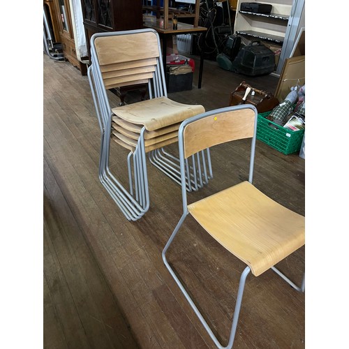 219 - 6 Vintage stacking chairs.