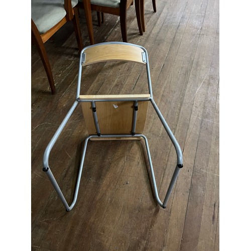 219 - 6 Vintage stacking chairs.