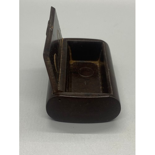 223 - Vintage Bakelite snuff box.