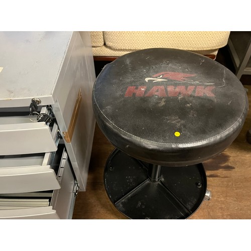 419 - Hawk pneumatic mechanics garage stool , 4 drawer cabinet with keys & wheel trims