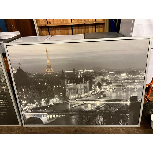 424 - 2 large framed pictures of Manhattan & Paris
140cm x 100cm