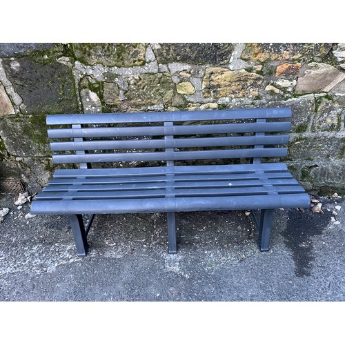 430 - Plastic garden bench