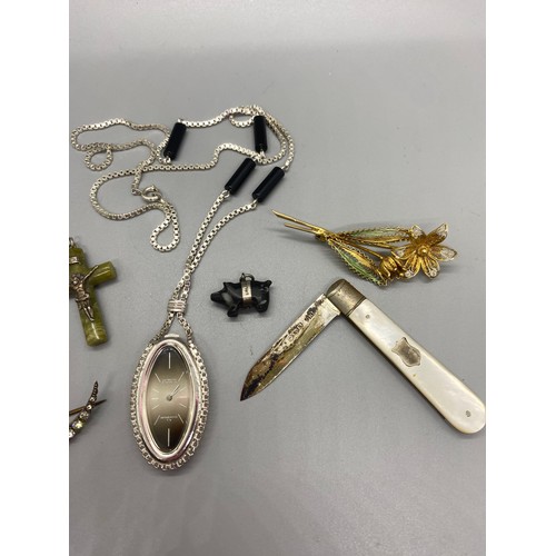 15 - Selection of silver items to include silver and mother of pearl fruit knife, necklace and brooches e... 