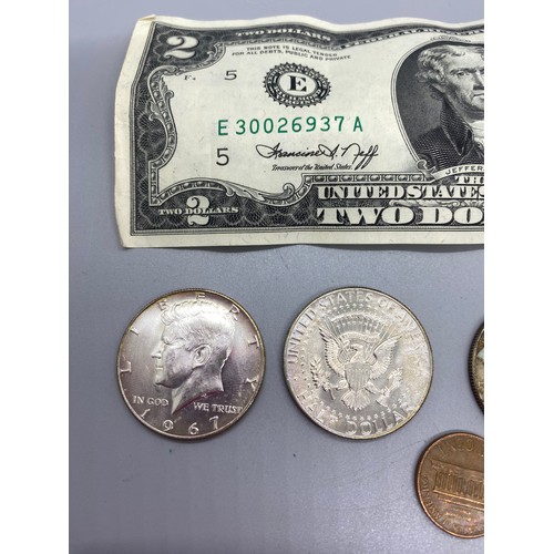 141 - Two dollar note along with 4 x 1967 Kennedy half dollar coins and 1968 Lincoln memorial 1 cent.