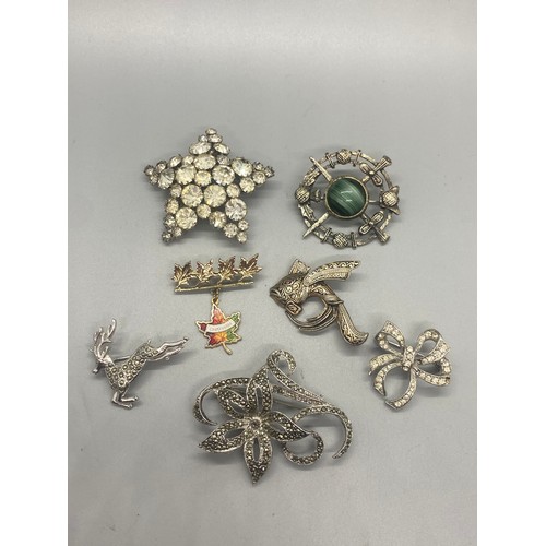 145 - 7 x vintage costume brooches to include marcasite Hollywood brooch.