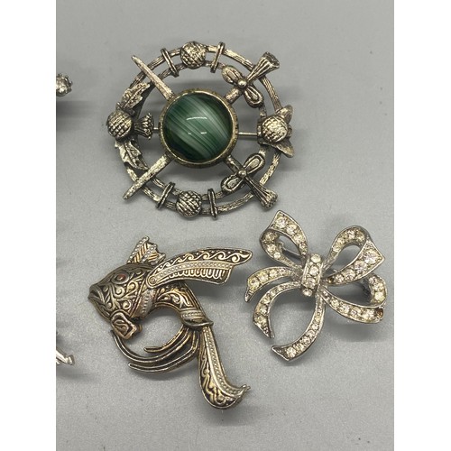 145 - 7 x vintage costume brooches to include marcasite Hollywood brooch.