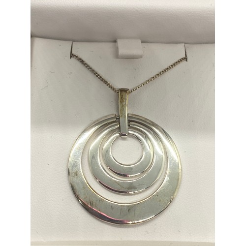 18 - 925 silver circle pendent and chain.