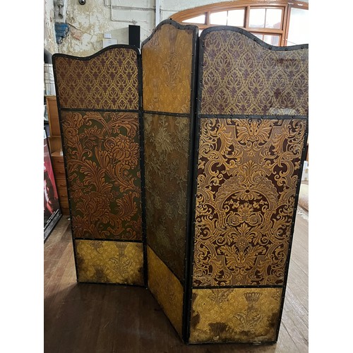 133 - Antique floral embossed 3 fold screen.
150cm l x 175cm h