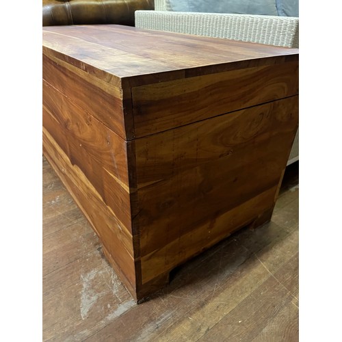 38 - Large/heavy solid light Sheesham furniture blanket box.
115cm l x 46cm d x 56cm h