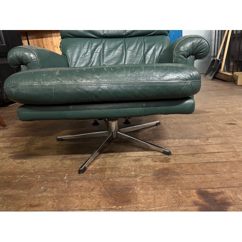 445 - Mid century green leather swivel armchair.
(needs attention)