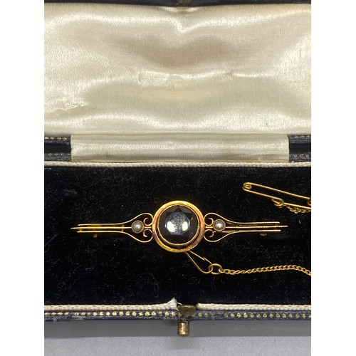 76 - Boxed early 20th century 15ct gold, pearl and quartz bar brooch set with seed pearls to each side 4.... 