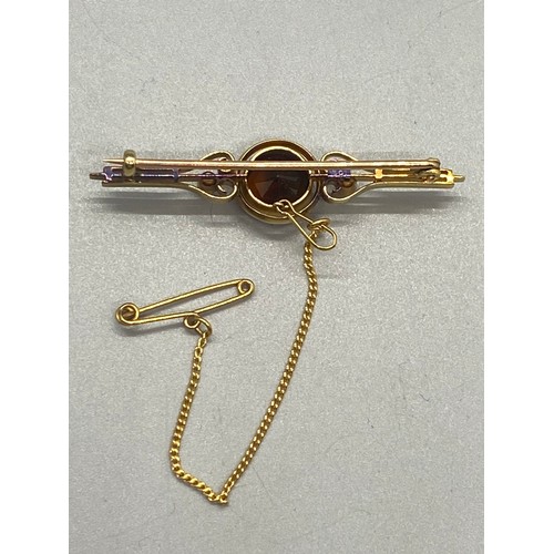 76 - Boxed early 20th century 15ct gold, pearl and quartz bar brooch set with seed pearls to each side 4.... 