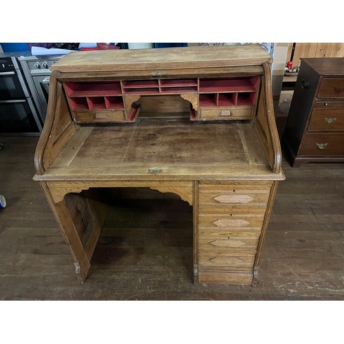 81 - Antique oak roll top desk 
(needs oiled)
106cm x 110cm h x 74cm d