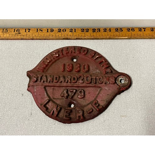 130 - Vintage wagon plate (Registered By The LNER - E 1930 standard 20 tons 479)
(damaged)
20cm l