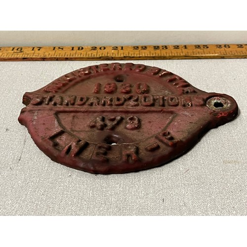 130 - Vintage wagon plate (Registered By The LNER - E 1930 standard 20 tons 479)
(damaged)
20cm l