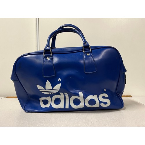 255 - 1970's Retro Adidas holdall.