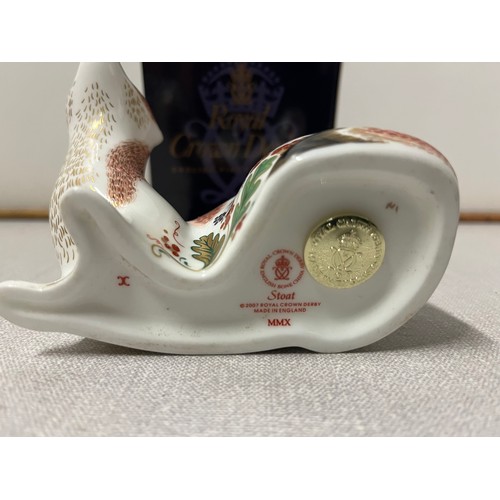 125 - Royal Crown Derby gold stopper Stoat paperweight with box. 
12cm long