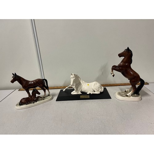 136 - 3 ceramic horses to include royal doulton spirit of peace