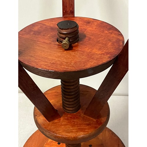 151 - adjustable screw tripod wooden stool