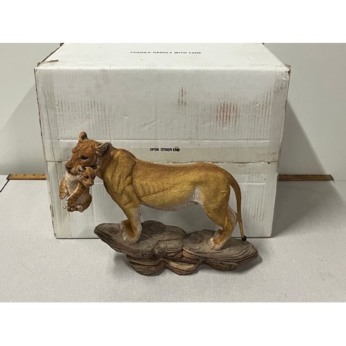 230 - large boxed danbury mint lioness and cub by david fryer 38cm long