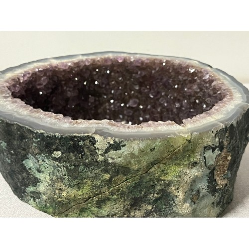 181 - Large brazilian amethyst crystal geode in fitted box 
2 kilos 20cm x 7cm