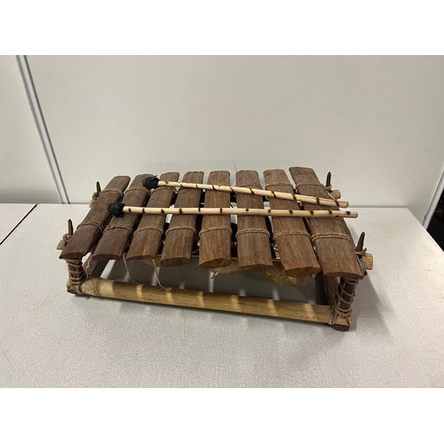 121 - Vintage Balafon (West African xylophone) with 8 tones on 8 calabash gourds with 2 beaters.