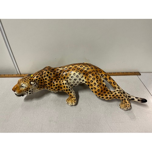 1 - Large Vintage Italian Giovanni Ronzan porcelain cheetah signed.
64cm l