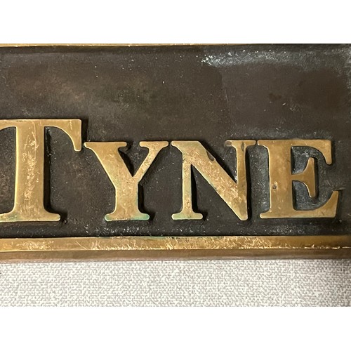 85 - very heavy brass plaque (the north tyne )
31 x 7cm