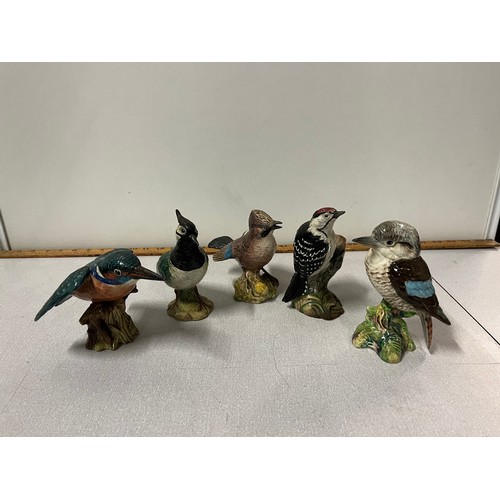 67 - 5 large vintage ceramic beswick birds to include lapwing , jay & woodpecker
tallest 14 cm