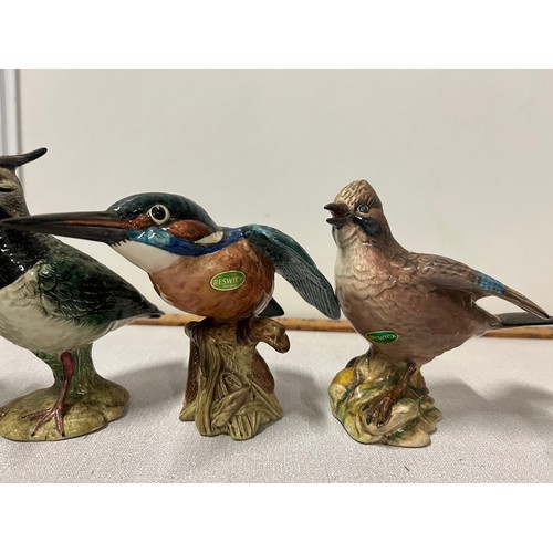 67 - 5 large vintage ceramic beswick birds to include lapwing , jay & woodpecker
tallest 14 cm