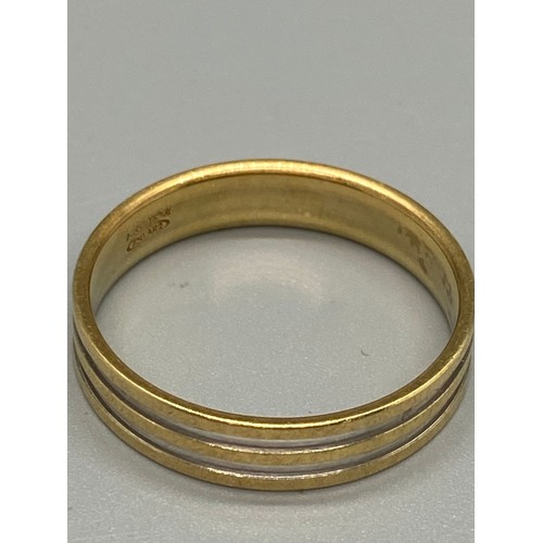 22 - 18ct white and yellow gold band ring. 4.92 grams