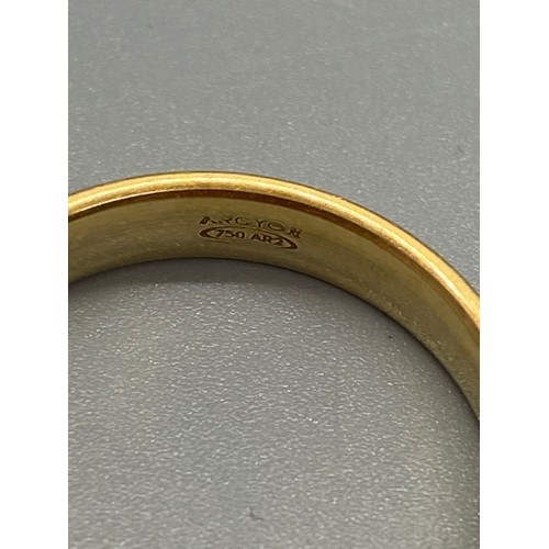 22 - 18ct white and yellow gold band ring. 4.92 grams