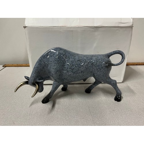 207 - Aynsley ceramic bull