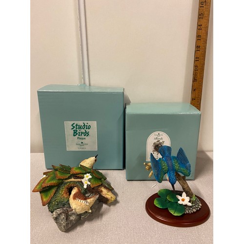 186 - 2 boxed Border fine arts - Wren and brambles plaque and Diving Kingfisher.