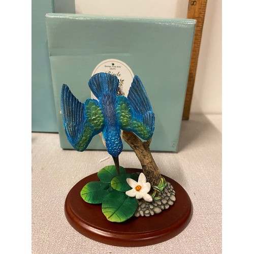 186 - 2 boxed Border fine arts - Wren and brambles plaque and Diving Kingfisher.