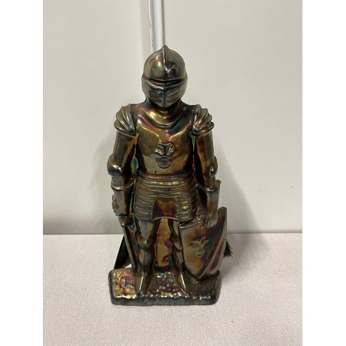 112 - cast iron lustre knight companion set