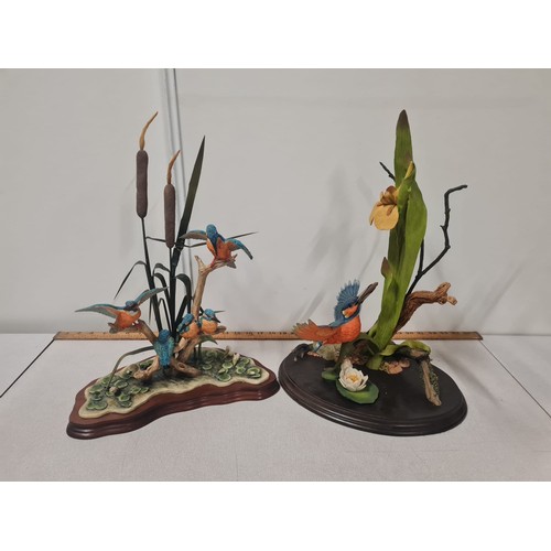 192 - 2 large bird sculptures by border fine arts & county artists slight damage to green stem 
48cm tall