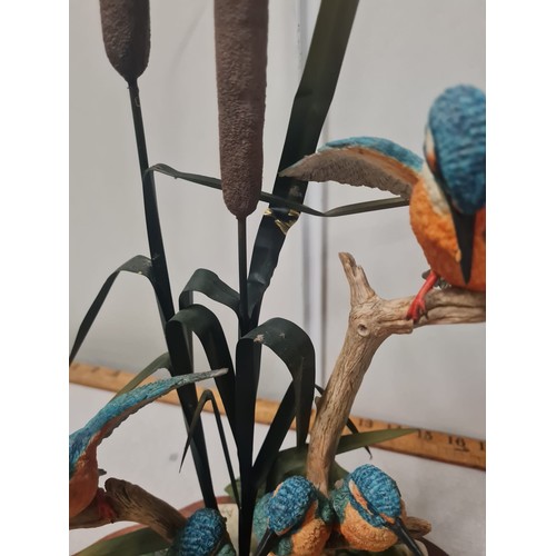 192 - 2 large bird sculptures by border fine arts & county artists slight damage to green stem 
48cm tall