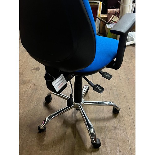 328 - New Swivel office chair with 2 levers & height adjustable arms.