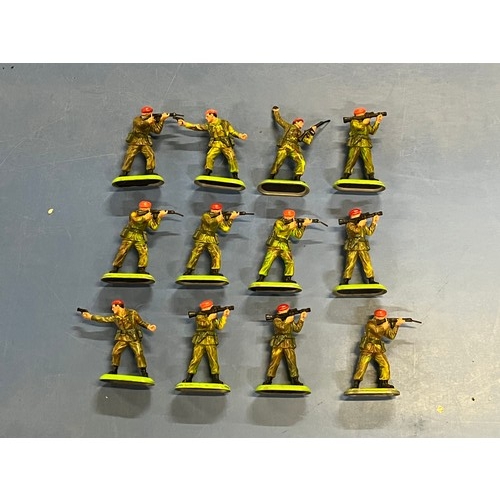 50 - 12  Britain's ltd deetail British red beret paras soldiers circa 1978