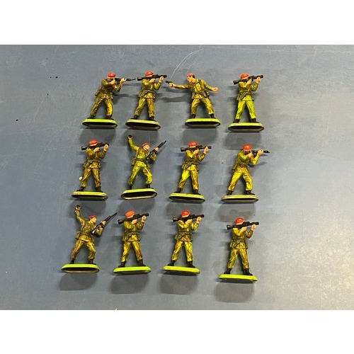 51 - 12  Britain's ltd deetail British red beret paras soldiers circa 1978