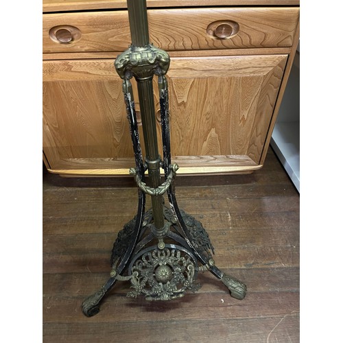 30 - Heavy Antique brass/bronze adjustable floor lamp. 189cm fully extended