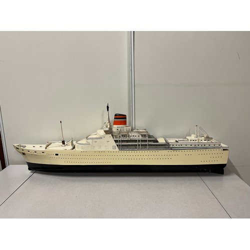 86 - Large motorised model ship of the 'Sa-Vaal' built for The South African Postal Services. 117cm long