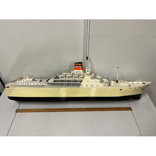 86 - Large motorised model ship of the 'Sa-Vaal' built for The South African Postal Services. 117cm long