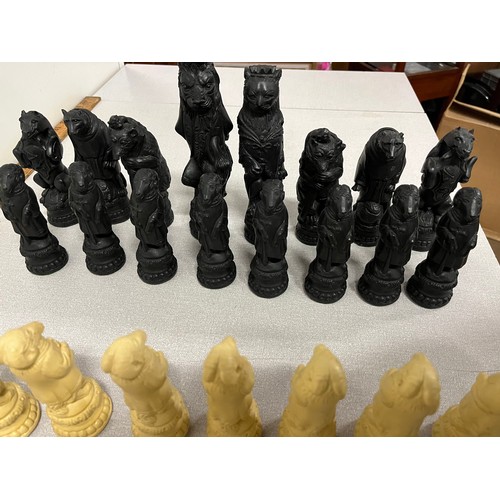 110 - Reynard the fox complete chess set. 
King 19cm h