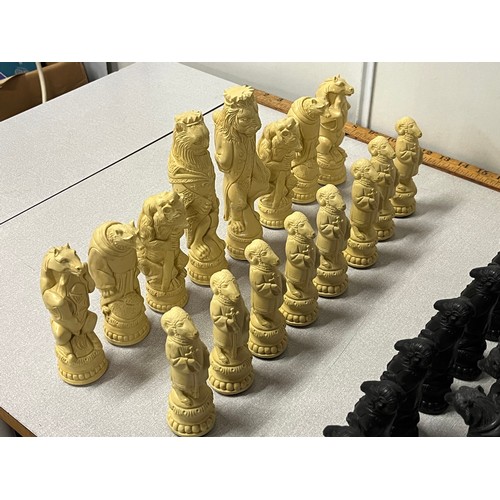 110 - Reynard the fox complete chess set. 
King 19cm h