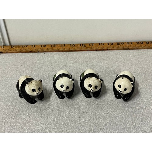 111 - 4 vintage Beswick pandas