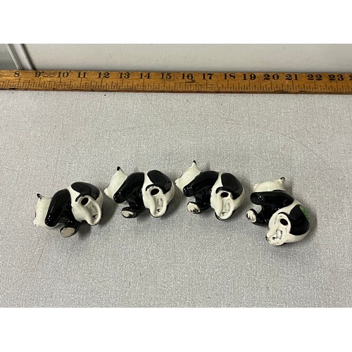 111 - 4 vintage Beswick pandas