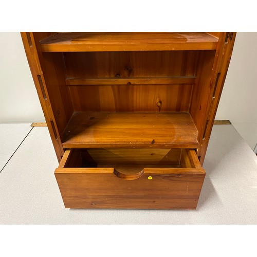 112 - Boat shaped bar/bookcase with drawer.
99cm x 40cm