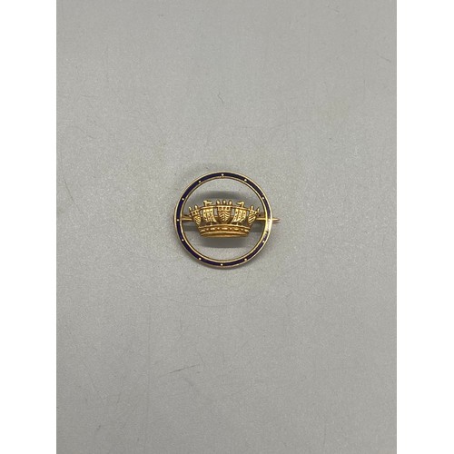 3 - 14ct gold & enamel crown design brooch 3.15grams